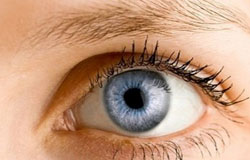 جراحی تغییر رنگ چشم و خطر نابینایی