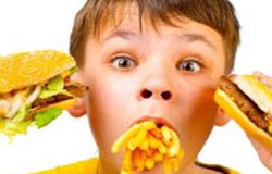 چگونه بچه ها را از خوردن فست فود منصرف کنیم؟
